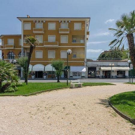 Hotel Eden Park Pietrasanta Exterior photo