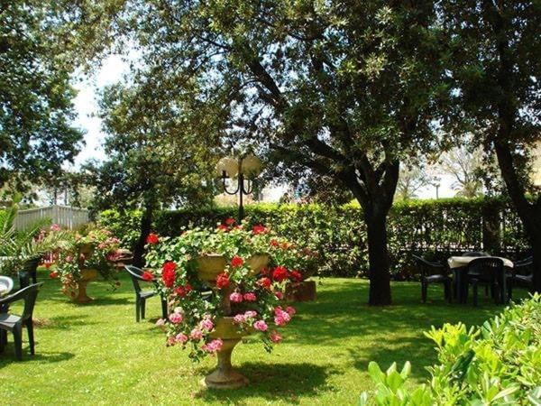 Hotel Eden Park Pietrasanta Exterior photo